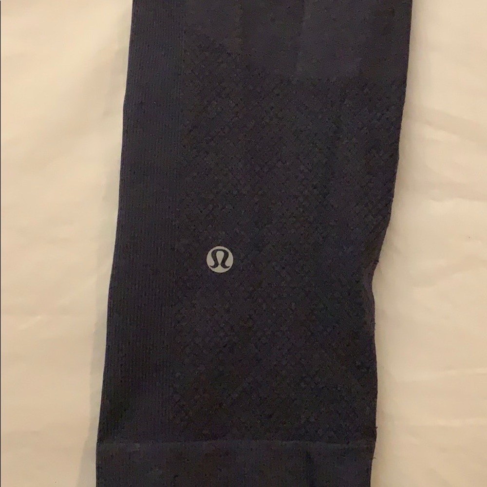 Lululemon navy Capri leggings 26” long. Like new. - Picture 3 of 7